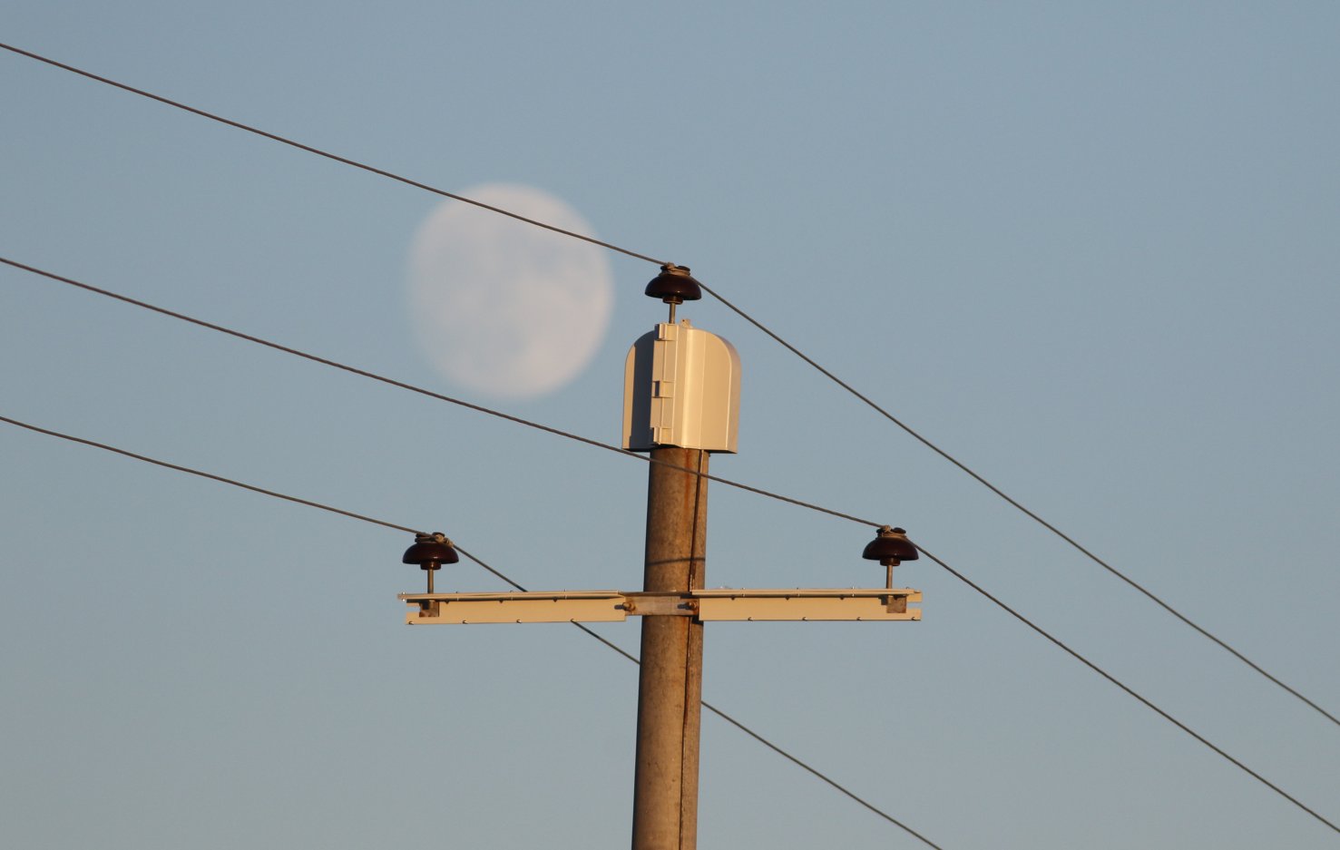 Mitigated pole with insulation cap cover, Govisumber